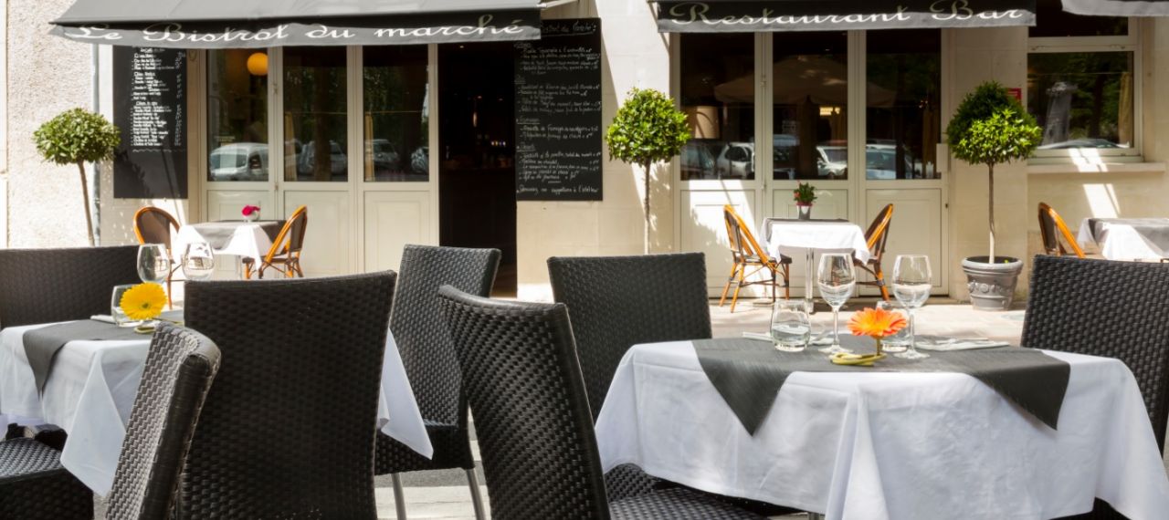 Terrasse du restaurant Hôtel à Chinon